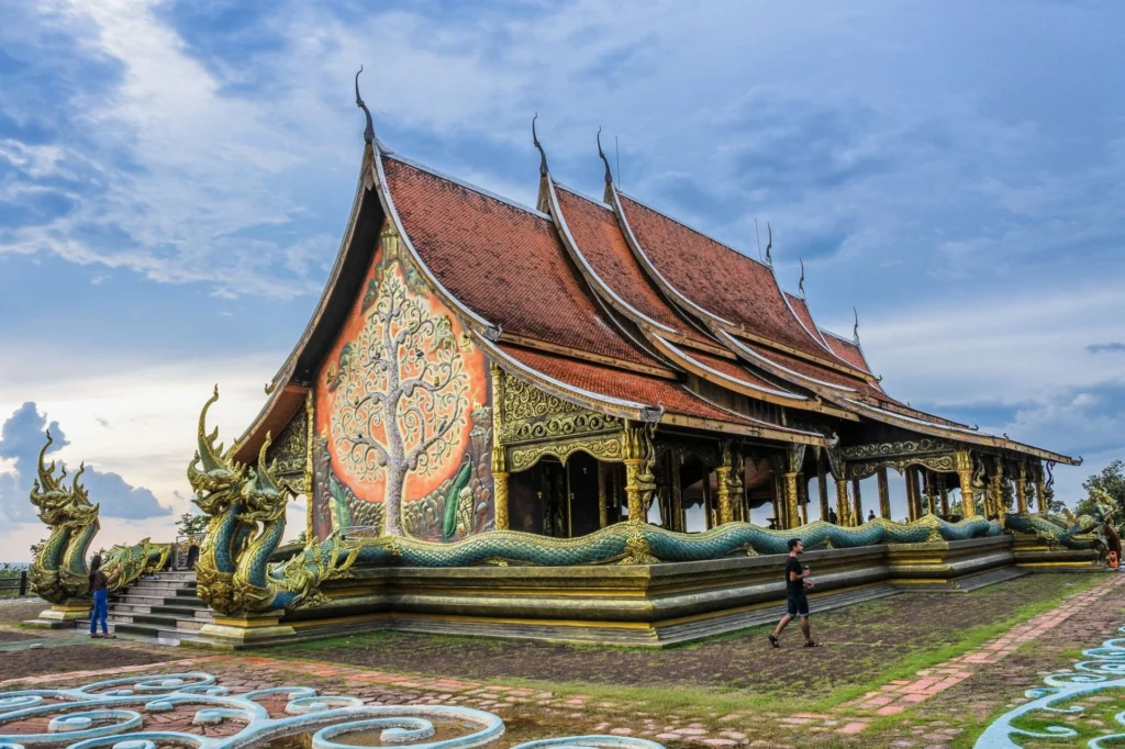 Wat Sirindhorn Wararam Phu Prao