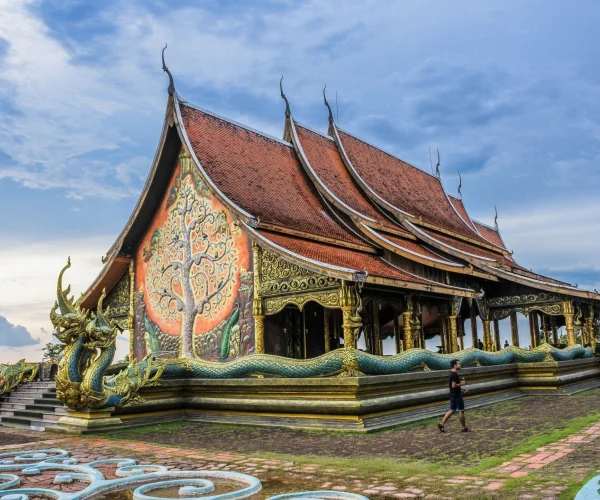 Wat Sirindhorn Wararam Phu Prao